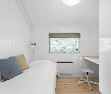 Cosy 300 Metres From Sandy *